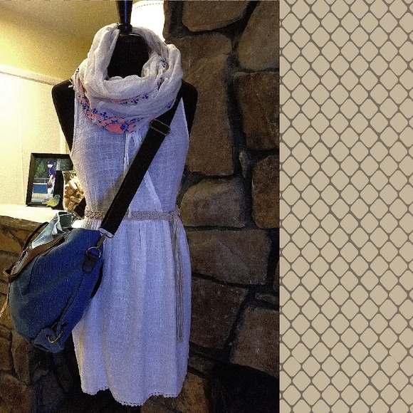 White Sleevess Sundress ( Lined) - Picture 6 of 7